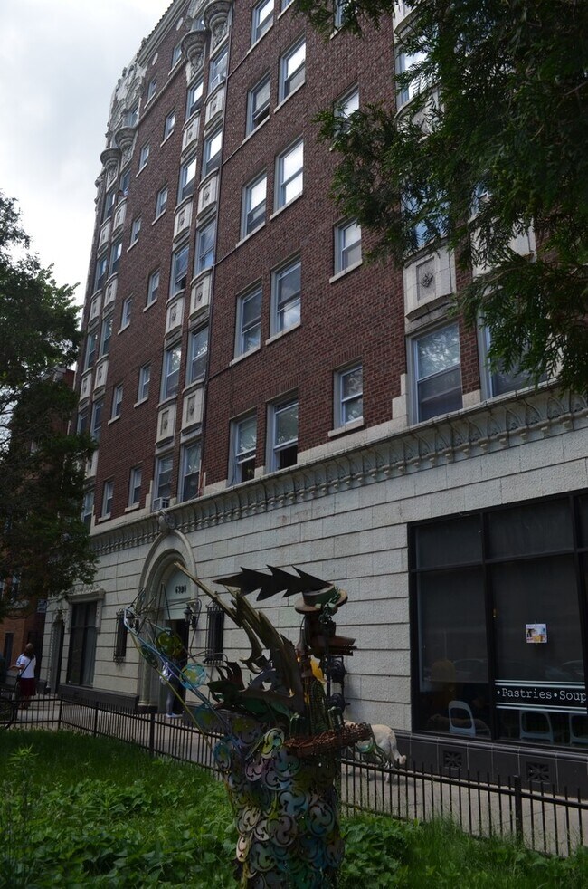 Photo - 6930 Greenview