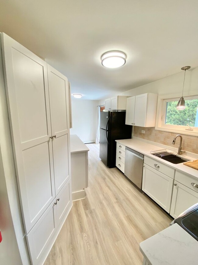 Photo - 3 Bedroom House South End Neighborhood Burlington Available in September !