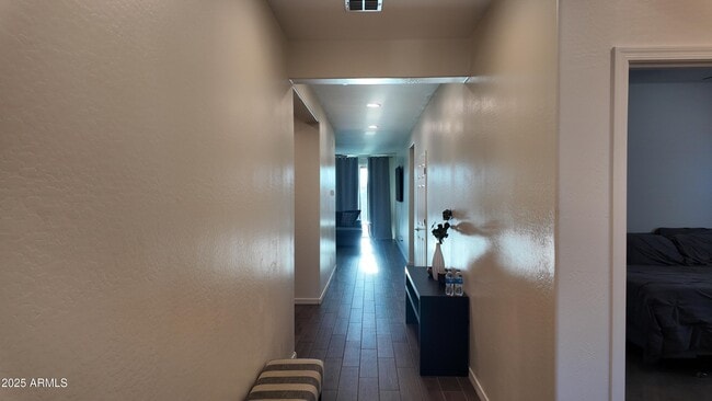 Photo - 532 S 199th Dr