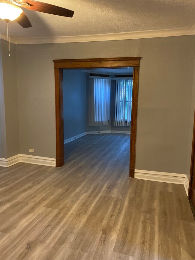 Photo - 5600 S May St Unit 2