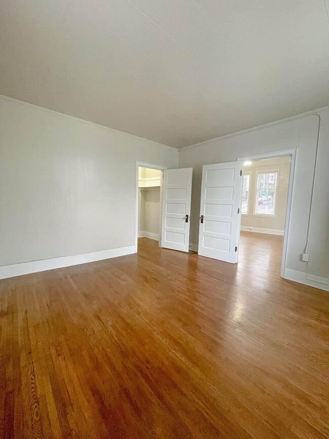Edgecliff Apartments