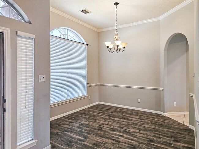 Photo - 18118 Yellowstone Trail