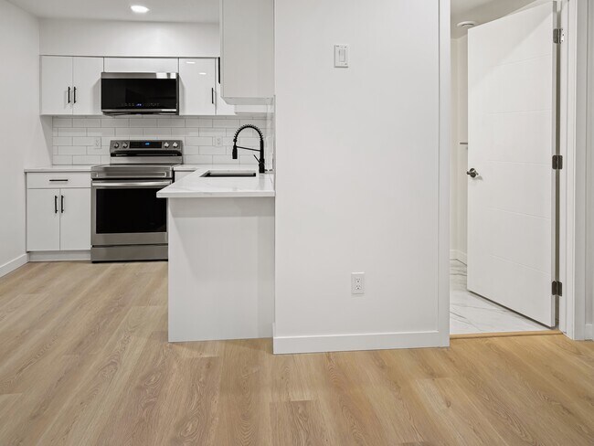 Photo - 1333-1156 156 St SW