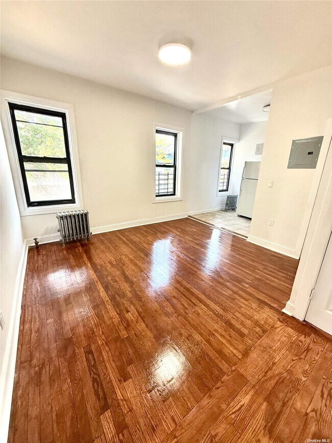 Photo - 90-04 Jamaica Ave