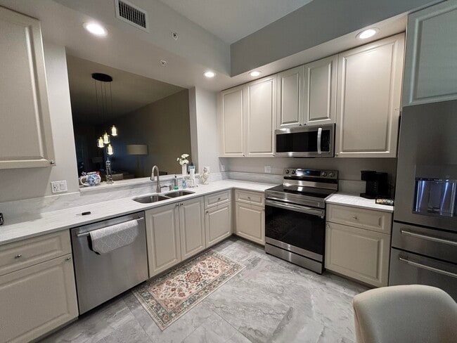 Photo - 33 Harbour Isle Dr W Unit 303