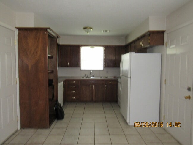 Photo - MOVE IN SPECIAL: $200 OFF OF THE 1ST FULL MONTH'S RENT! New carpet and freshly painted interiors