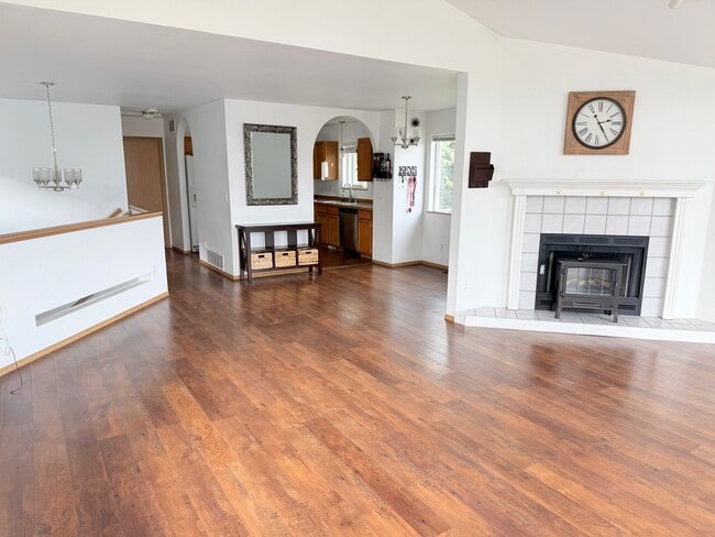 Photo - 8140 Queen Victoria Dr