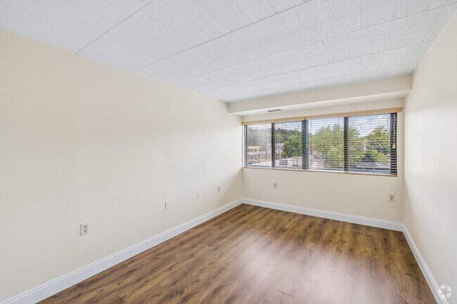Style B - 1BR,1BA - 730SF - Bedroom - Whitney Towers