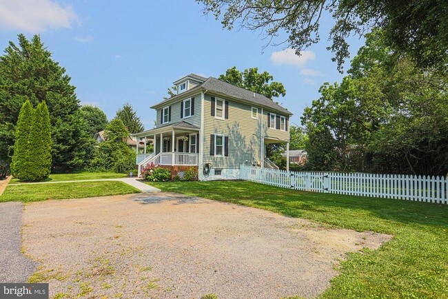 215 Clarendon Ave