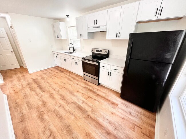 Photo - 119 Bassett St Unit B