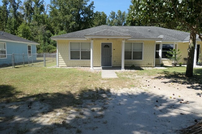 Building Photo - Updated 3 Bedroom 2 Bath Duplex w/Fenced B... Rental