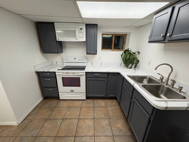 Building Photo - 28 Clearview Dr Unit 1