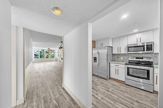 3051 NE 48th St Unidad 301