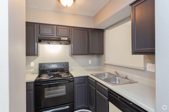 1BR 1BA - 630 SF