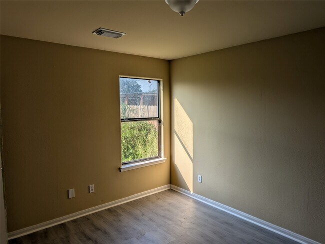 Photo - 3006 La Estancia Ln