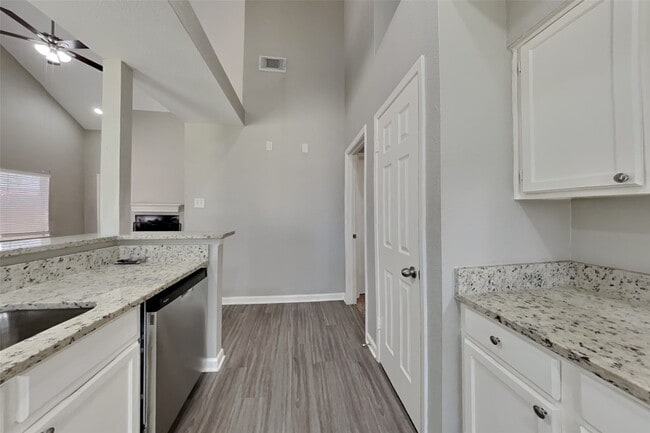 Photo - 7323 Livery Ln