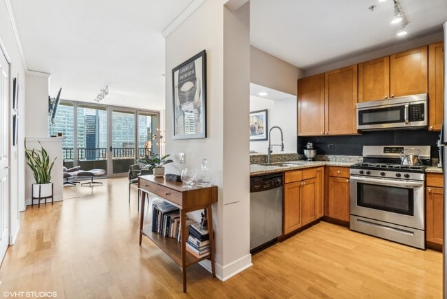 Photo - 740 W Fulton St Unit 34F