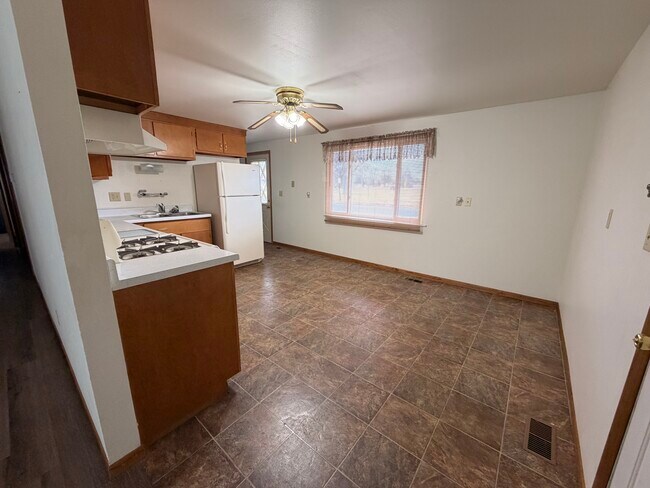 Photo - 4 Florentine Ct