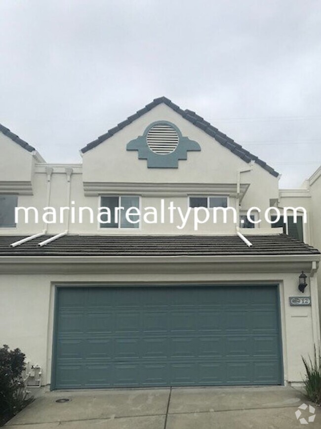 Building Photo - Gorgeous 3 bedroom 2.5 bath 2 story Townho... Rental