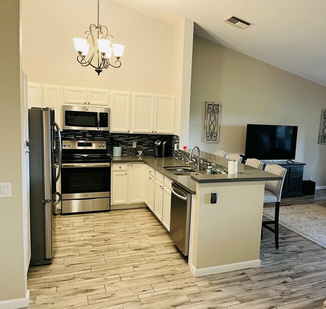 Building Photo - 41120 Woodhaven Dr E