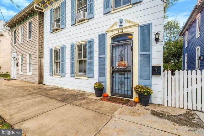 Building Photo - 222 S Raleigh St