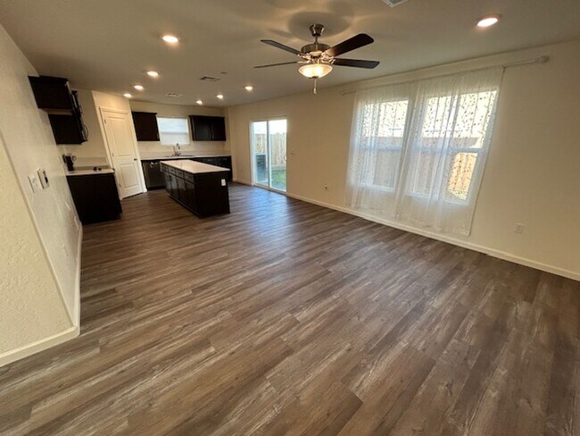 Photo - 1902 W Meadow Ct