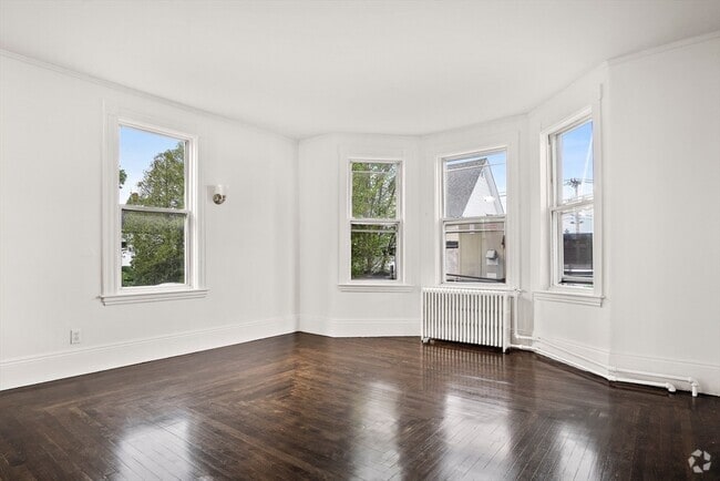Building Photo - 15 W Water St Rental
