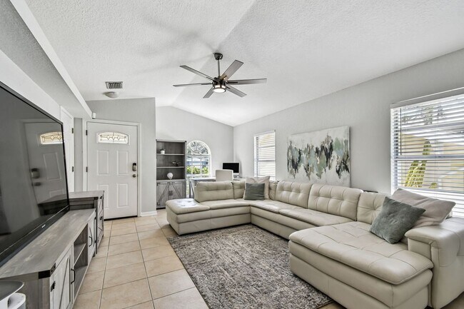 Photo - 1763 Montana Ave NE