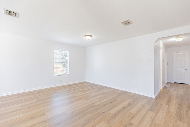 Photo - 228 Sophia Cir