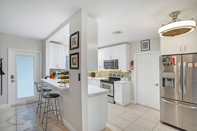 Photo - 954 NE 26th Ave