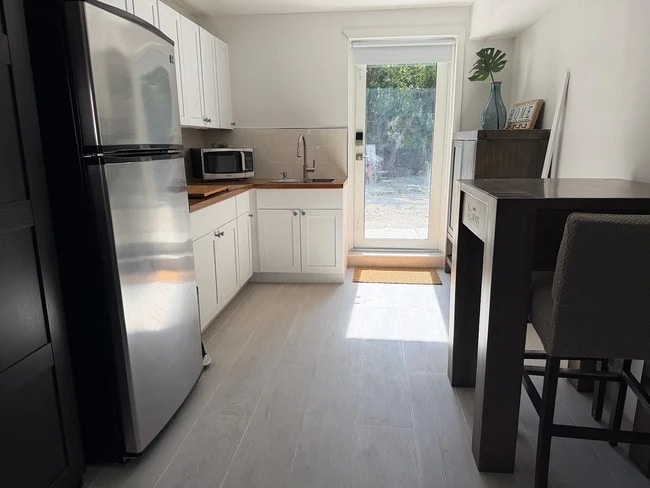 Photo - 14 Sunset Rd Unidad Downstairs Studio