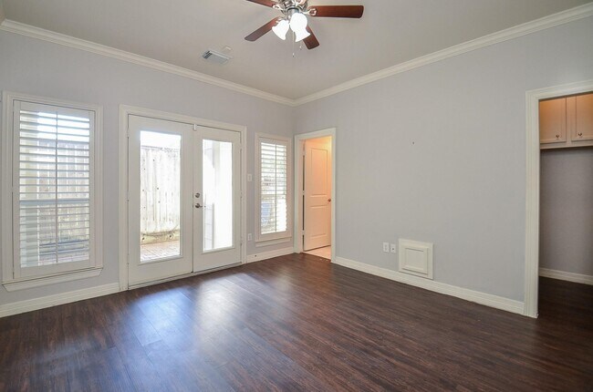 Photo - 625 Hartman St