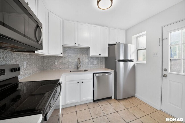 Photo - 1460 Elmira St