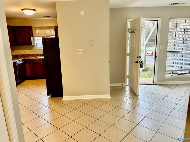 Photo - 142 Angela Dr Unit B