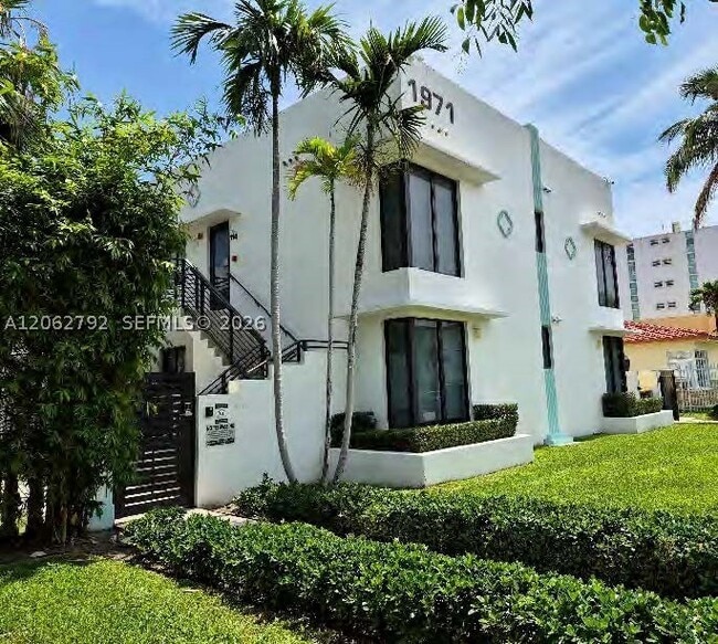 Building Photo - 110 Bay Dr E Unit 110