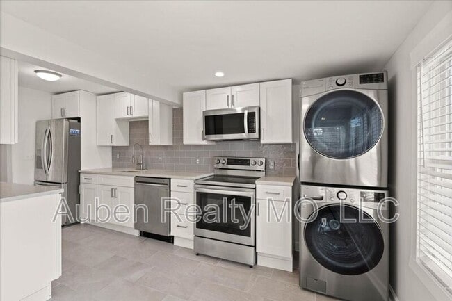 Building Photo - 4605 Harrison St Unit 4605 Harrison St  B