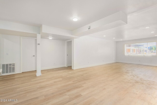 Photo - 936 W Rio Salado Pkwy