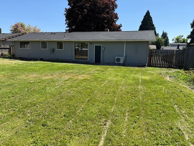 Photo - Discover this 3-bedroom 2-bathroom house in a great neighborhood!