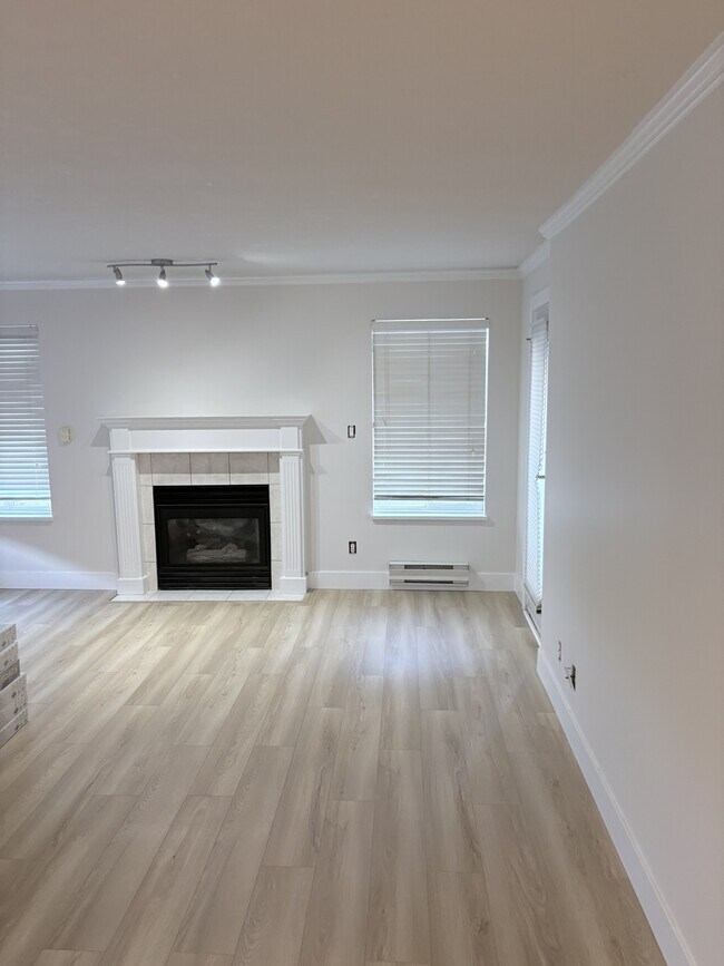 Photo - 32085-32085 George Ferguson Way