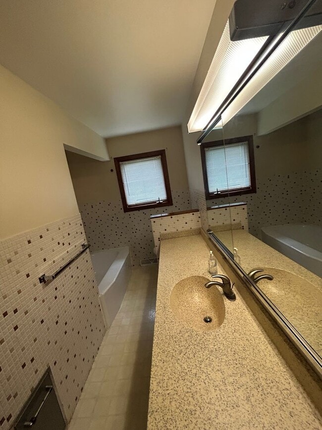 Photo - 2 Bedroom 2 Bathroom House for rent in Hudson