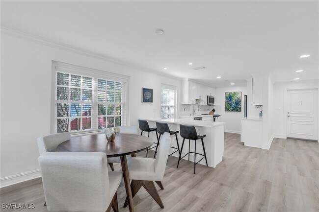 Building Photo - 271 Broad Ave S Unit 203