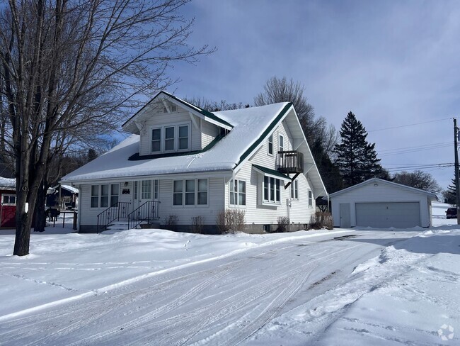 Building Photo - 4 Bedroom, 2 Bathroom Single Family Home