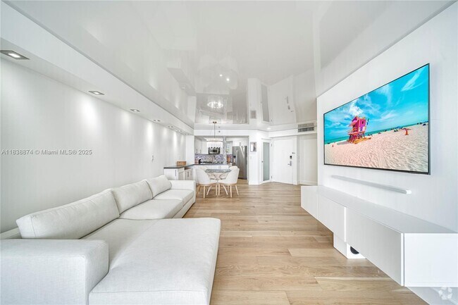 Building Photo - 6767 Collins Ave Unit 1706 Rental