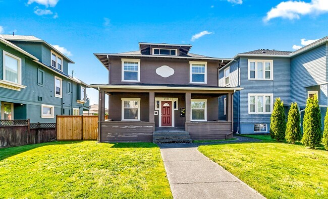 Building Photo - 2410 Hoyt Ave Unit #B Rental