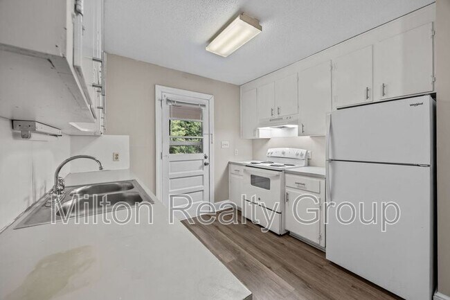 Photo - 204 McNeil St