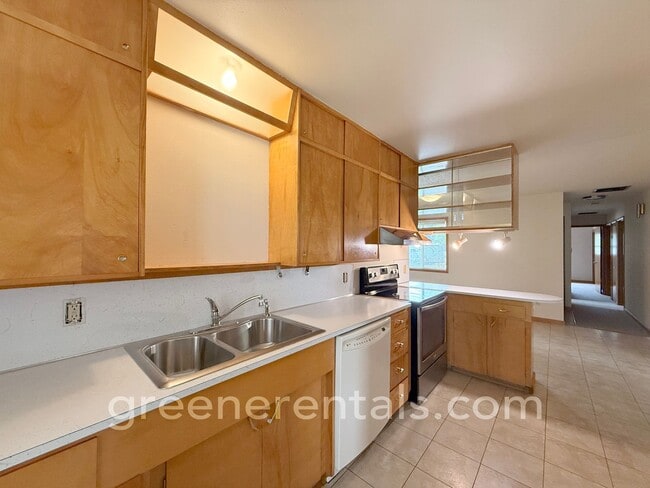 Photo - 3 BR 1.5 BA Rambler in West Olympia