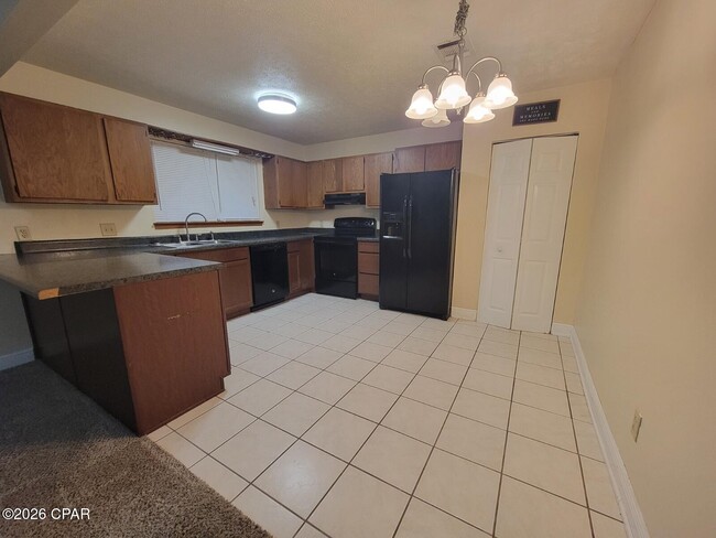 Photo - 866 Premier Dr