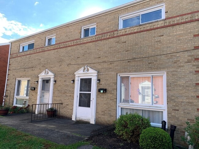 Photo - Well Kept Duplex in the Shaler Area