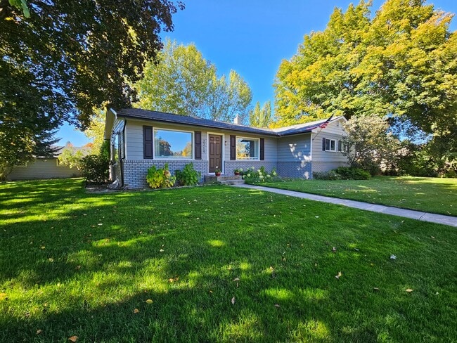 Building Photo - Target Range Single Family Home - 3bdrm (+bonus), 2bath, great yard, garage.  Summer Rental