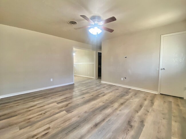 Photo - Great 3 bed 2bath 1 car garage now available